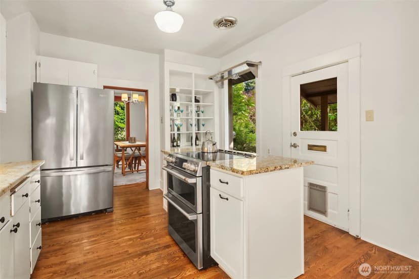 Property photo for 6827 28th Avenue Ne, Seattle photo 9