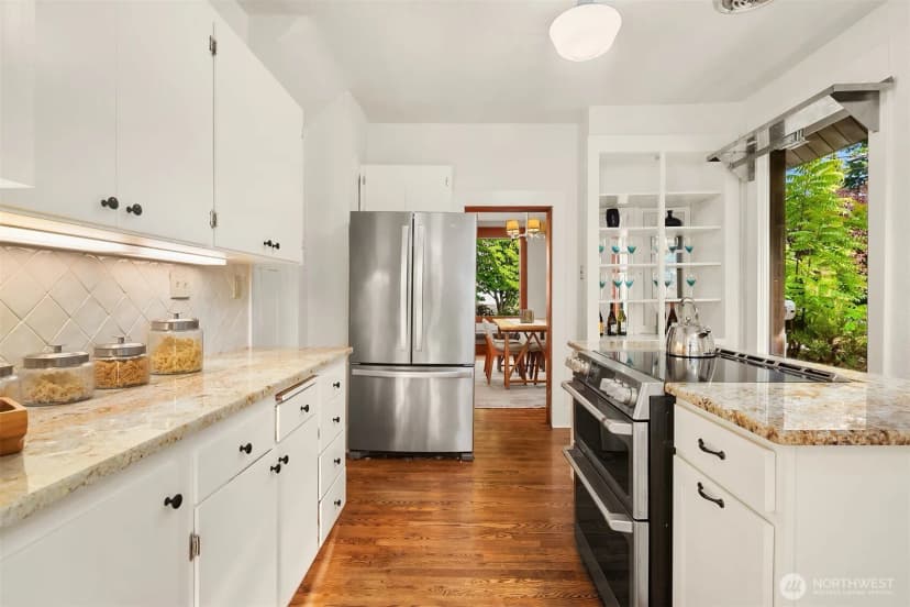 Property photo for 6827 28th Avenue Ne, Seattle photo 10