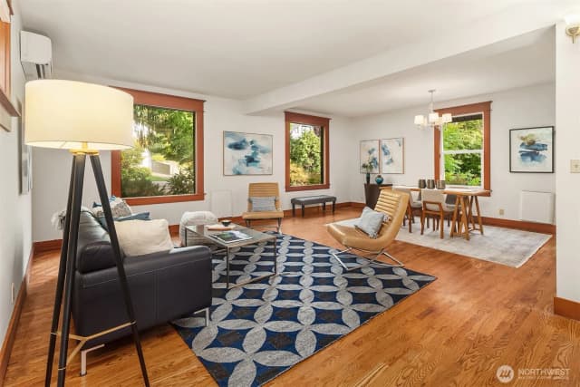 Property photo for 6827 28th Avenue Ne, Seattle photo 4