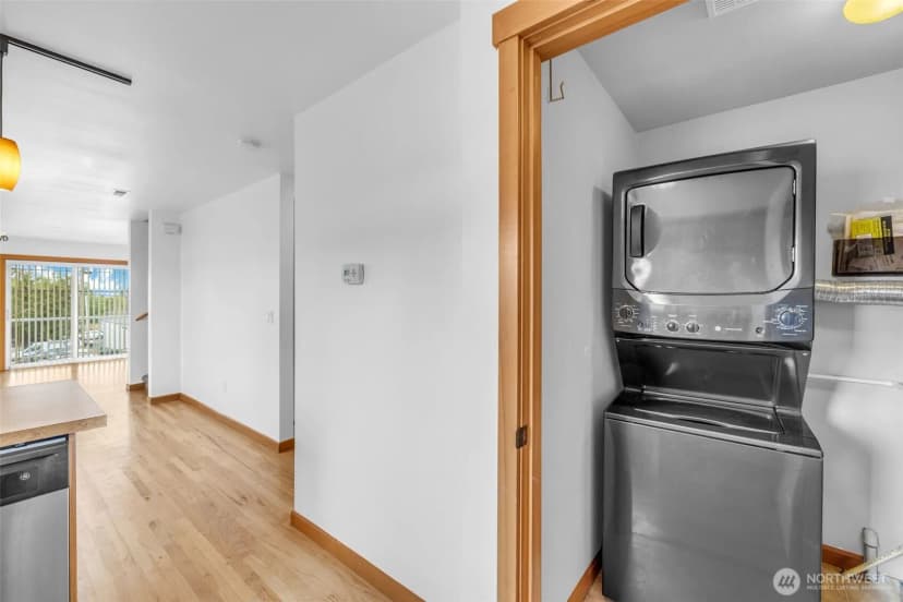 Property photo for 6331 42nd Avenue Sw #a, Seattle photo 32