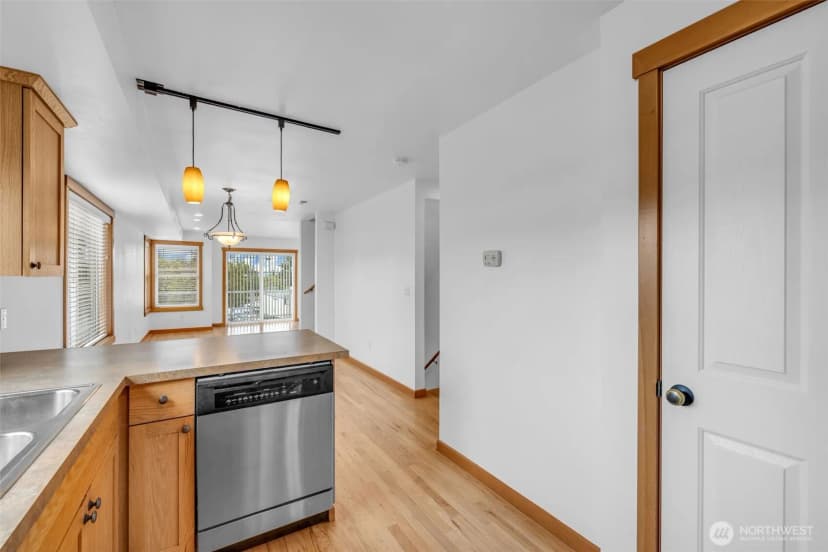 Property photo for 6331 42nd Avenue Sw #a, Seattle photo 11