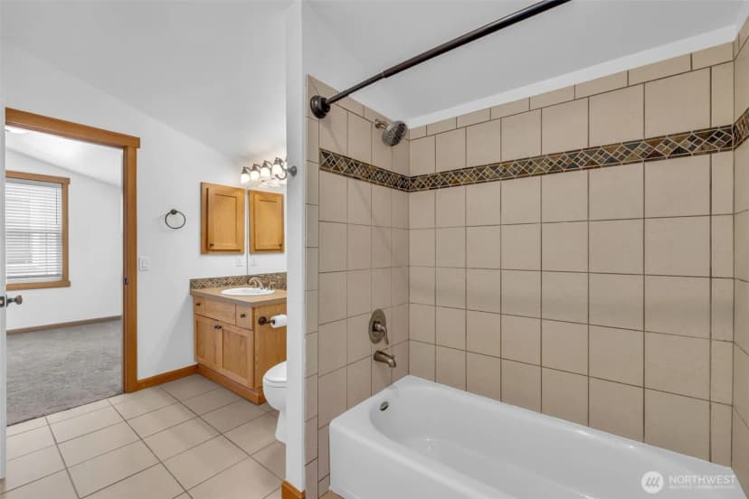 Property photo for 6331 42nd Avenue Sw #a, Seattle photo 24