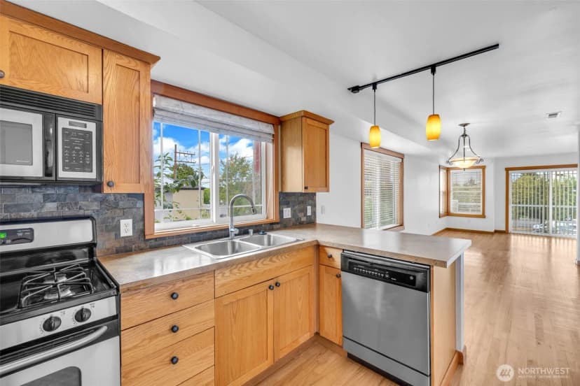 Property photo for 6331 42nd Avenue Sw #a, Seattle photo 9