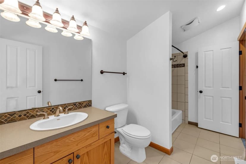 Property photo for 6331 42nd Avenue Sw #a, Seattle photo 25