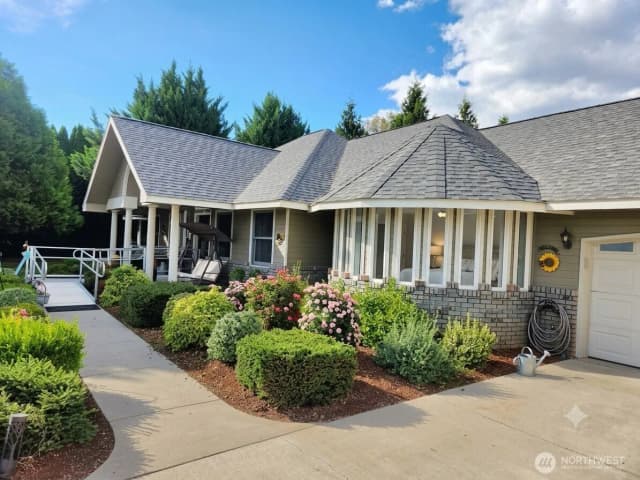 Property photo for 327 Lancaster Road, Selah photo 2
