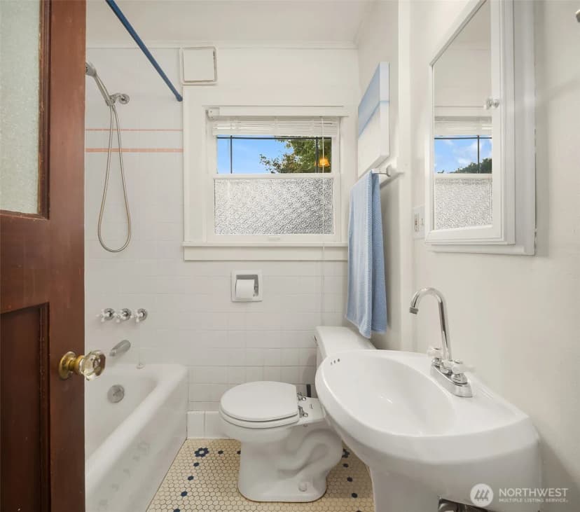 Property photo for 2609 Queen Anne Avenue N, Seattle photo 14