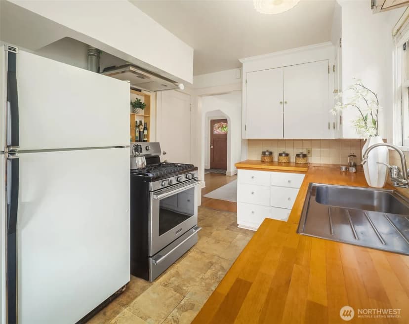 Property photo for 2609 Queen Anne Avenue N, Seattle photo 11