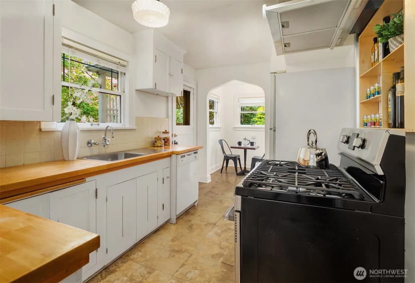 Property photo for 2609 Queen Anne Avenue N, Seattle photo 9