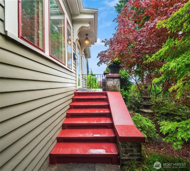 Property photo for 2609 Queen Anne Avenue N, Seattle photo 2