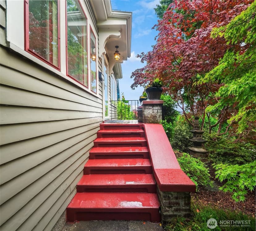 Property photo for 2609 Queen Anne Avenue N, Seattle photo 2