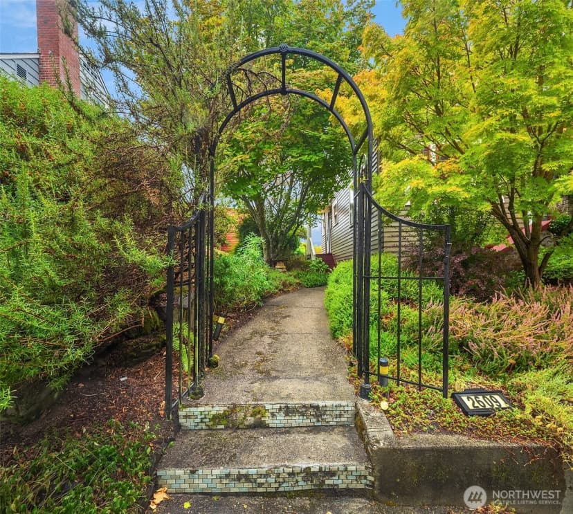 Property photo for 2609 Queen Anne Avenue N, Seattle photo 24