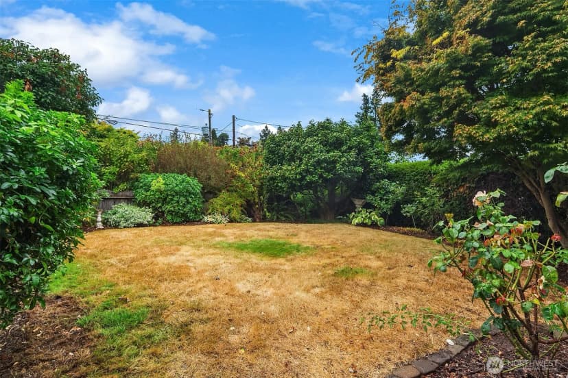 Property photo for 2609 Queen Anne Avenue N, Seattle photo 22