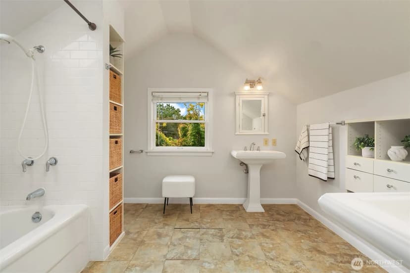 Property photo for 2609 Queen Anne Avenue N, Seattle photo 20