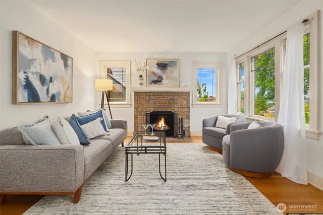 Property photo for 2609 Queen Anne Avenue N, Seattle photo 3