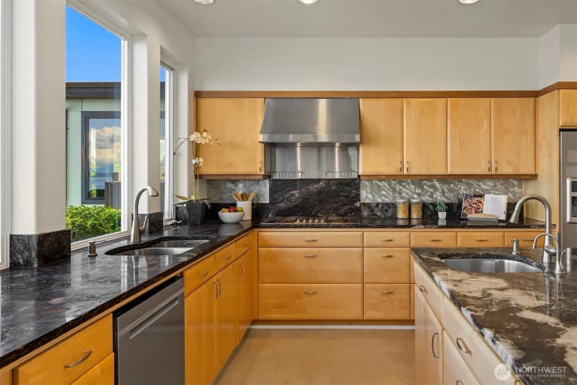 Property photo for 4544 W Sheridan Street, Seattle photo 8