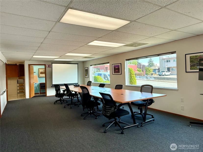 Property photo for 4201 Aurora Avenue N, Seattle photo 6