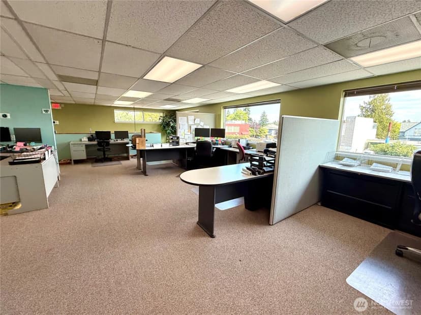Property photo for 4201 Aurora Avenue N, Seattle photo 8