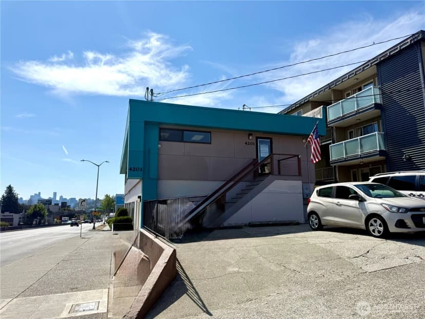 Property photo for 4201 Aurora Avenue N, Seattle photo 18