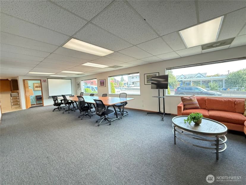 Property photo for 4201 Aurora Avenue N, Seattle photo 5