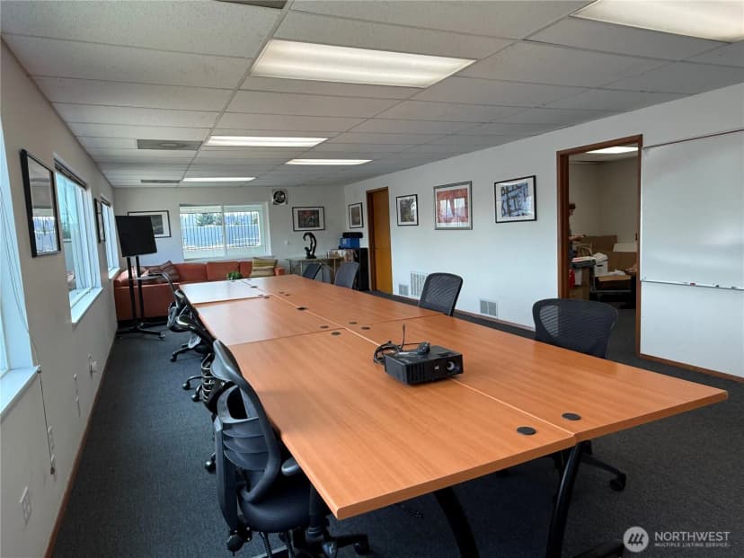 Property photo for 4201 Aurora Avenue N, Seattle photo 7