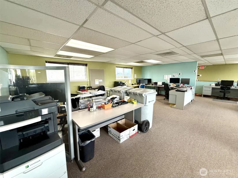 Property photo for 4201 Aurora Avenue N, Seattle photo 9