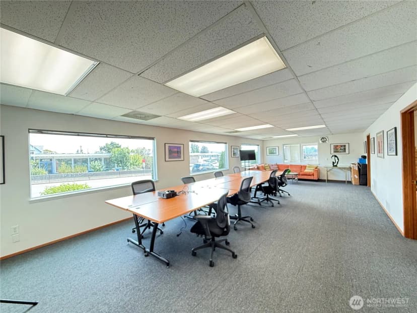 Property photo for 4201 Aurora Avenue N, Seattle photo 4