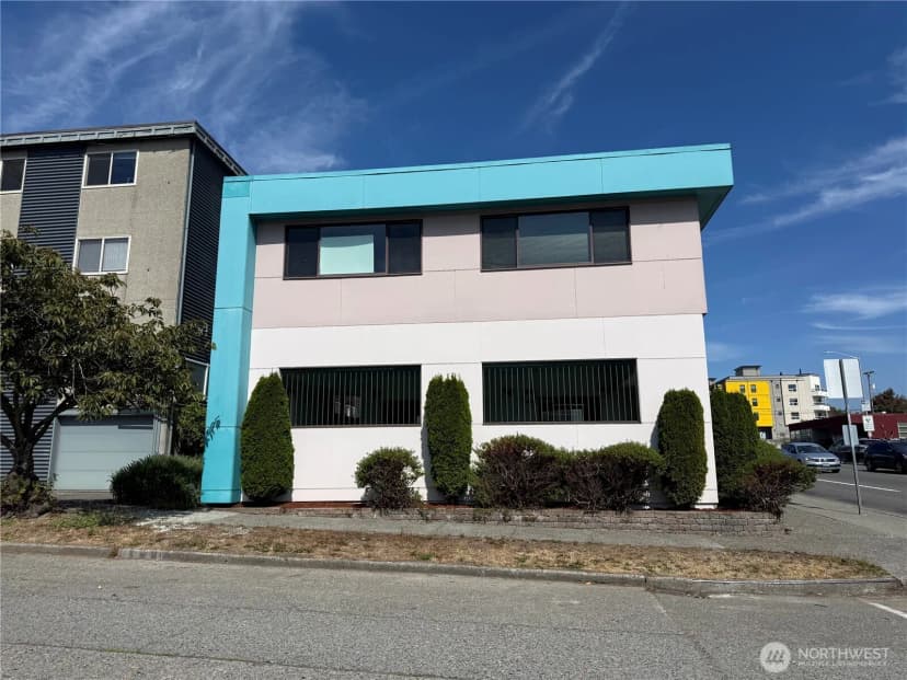Property photo for 4201 Aurora Avenue N, Seattle photo 16