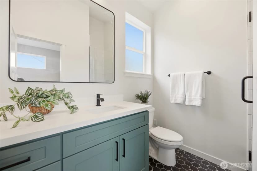Property photo for 2018 Oakes Avenue #c, Everett photo 9