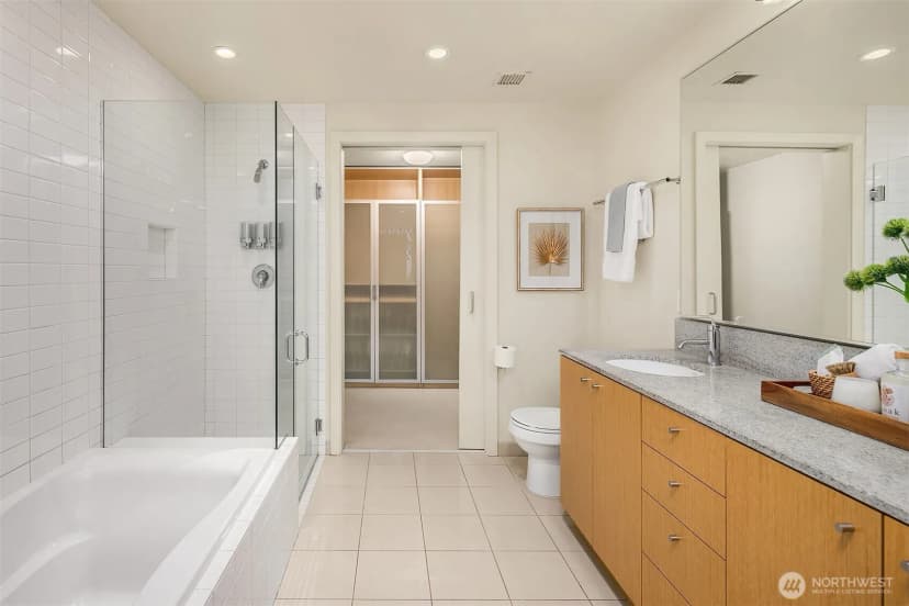 Property photo for 909 5th Avenue #402, Seattle photo 12