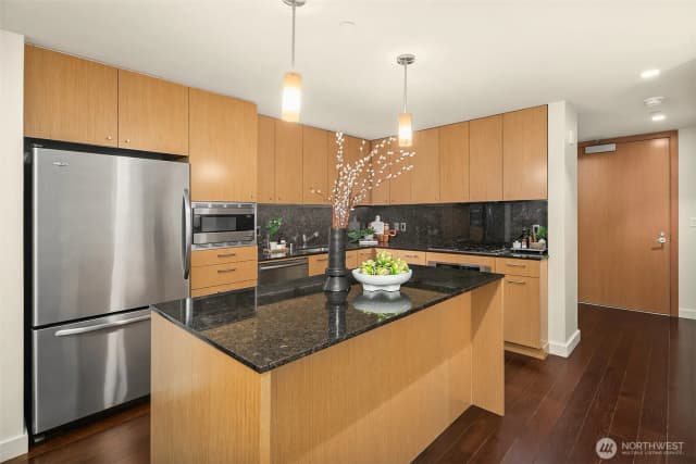 Property photo for 909 5th Avenue #402, Seattle photo 5