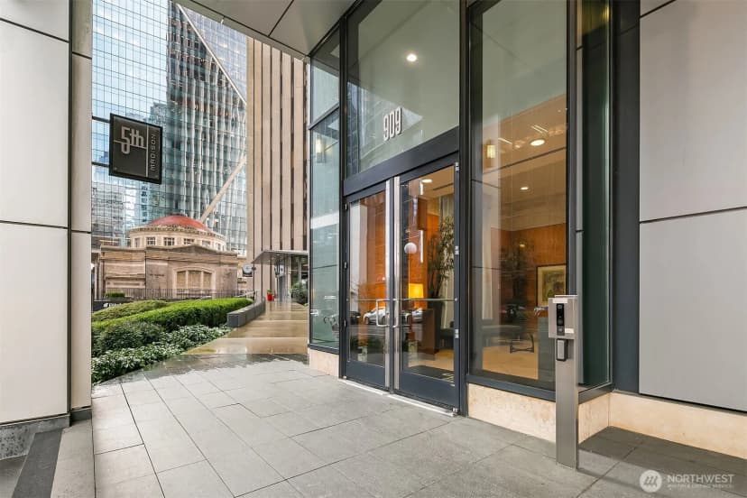 Property photo for 909 5th Avenue #402, Seattle