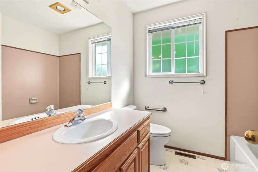 Property photo for 21527 26th Avenue W, Brier photo 28