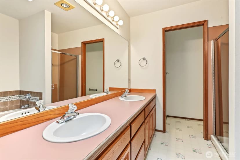 Property photo for 21527 26th Avenue W, Brier photo 23