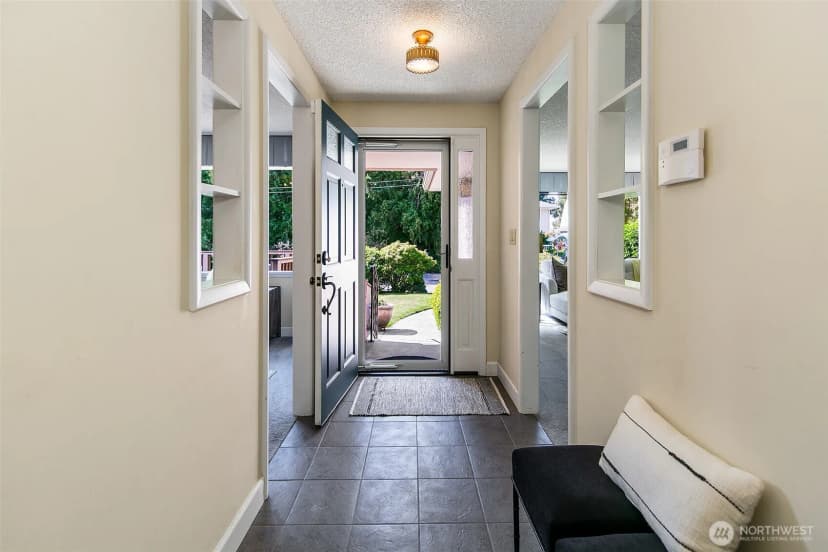 Property photo for 9240 Fauntleroy Way Sw, Seattle photo 3