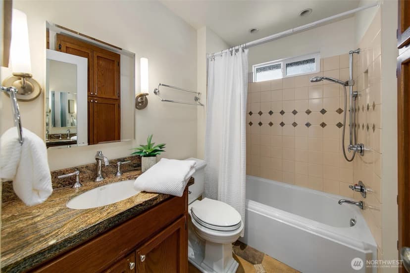 Property photo for 9240 Fauntleroy Way Sw, Seattle photo 13