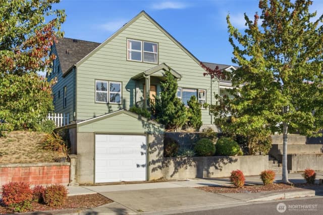 Property photo for 912 Pacific Avenue, Bremerton photo 2