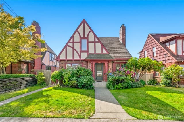 Property photo for 843 Ne 81st Street, Seattle