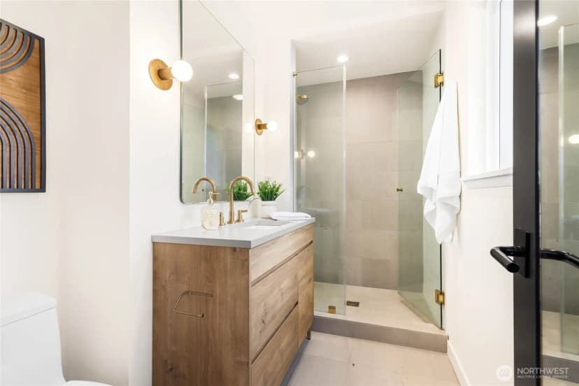 Property photo for 7047 Ne 138th Street, Kirkland photo 18