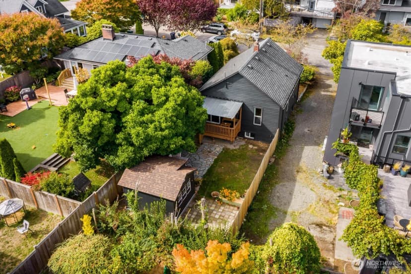 Property photo for 4430 29th Avenue W, Seattle photo 2