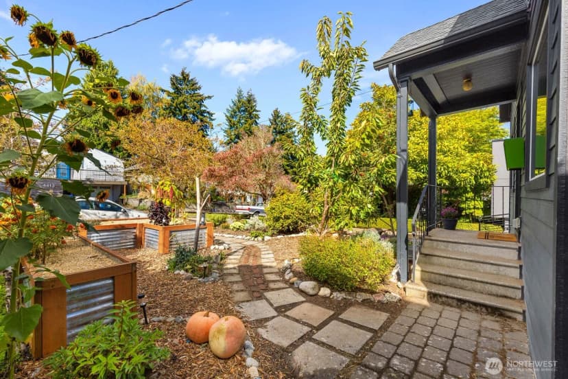 Property photo for 4430 29th Avenue W, Seattle photo 4
