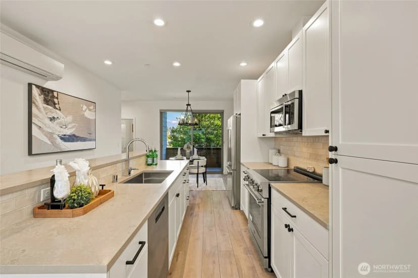 Property photo for 18504 Wallingford Avenue N, Shoreline photo 14