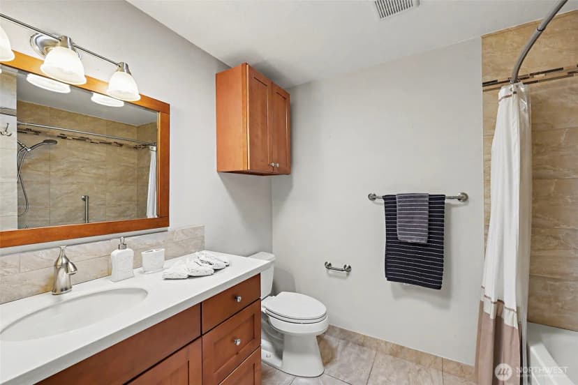 Property photo for 1216 88th Place Ne, Clyde Hill photo 15