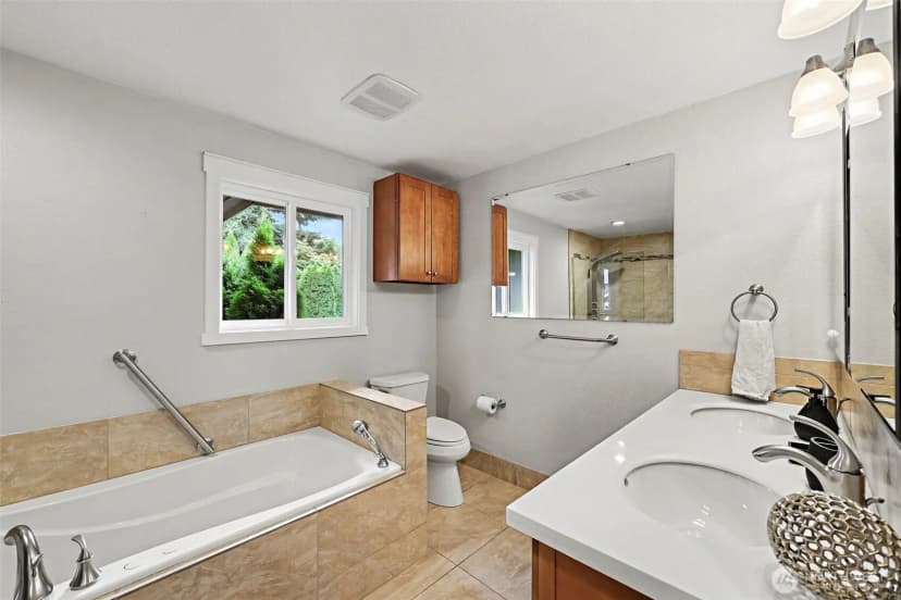 Property photo for 1216 88th Place Ne, Clyde Hill photo 17