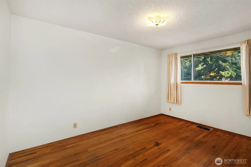 Property photo for 8619 Maple Lane, Edmonds photo 16