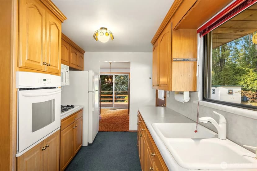 Property photo for 8619 Maple Lane, Edmonds photo 10