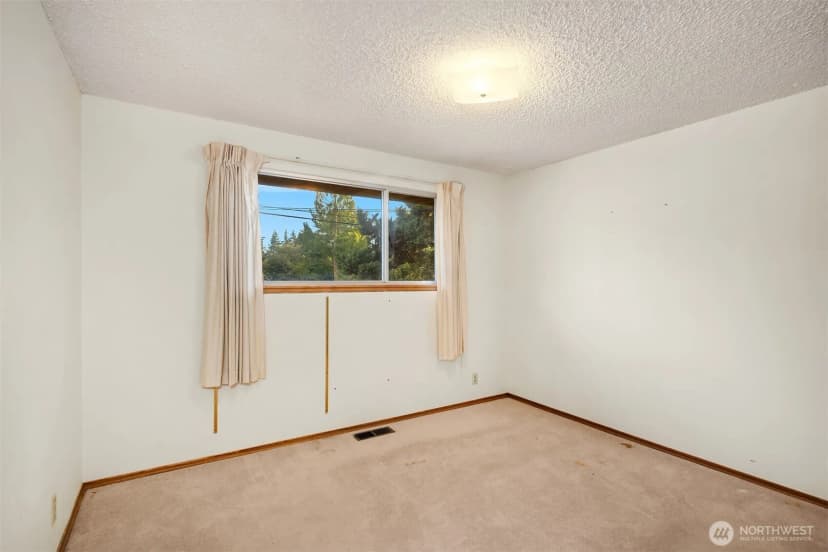 Property photo for 8619 Maple Lane, Edmonds photo 17