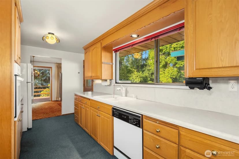 Property photo for 8619 Maple Lane, Edmonds photo 12