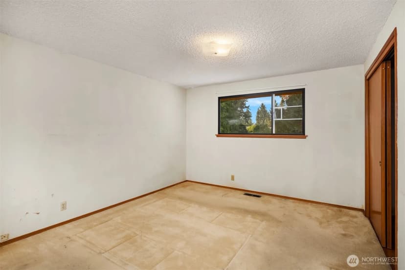 Property photo for 8619 Maple Lane, Edmonds photo 14