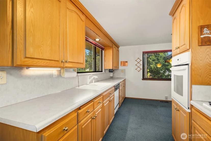 Property photo for 8619 Maple Lane, Edmonds photo 11