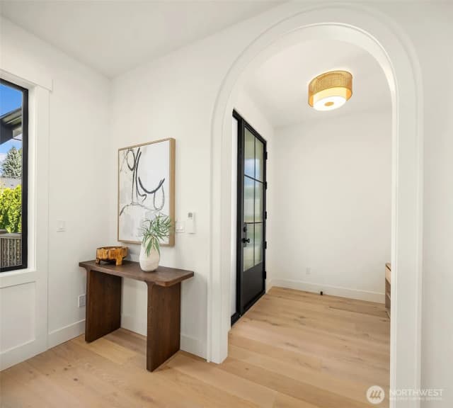 Property photo for 12601 Ne 80th Street, Kirkland photo 4